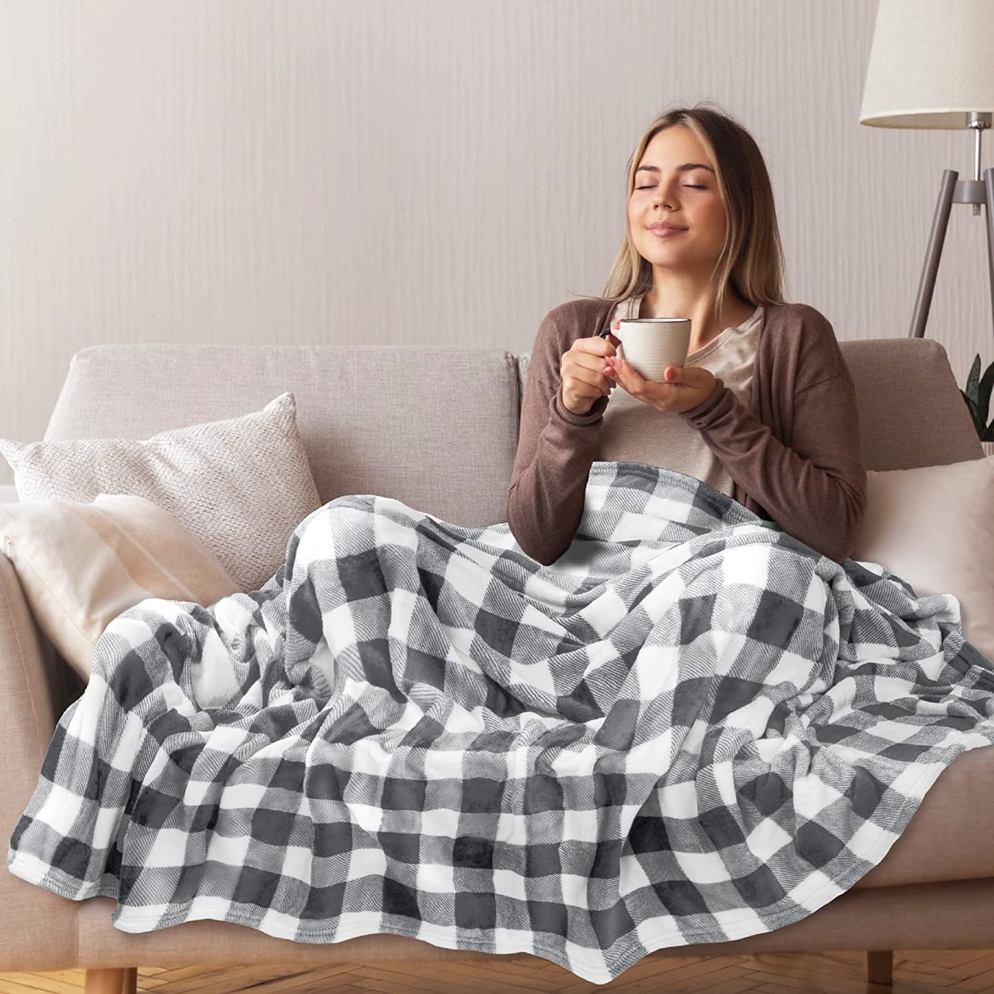 Light Grey Buffalo Plaid Throw Blanket for Couch, Soft Checkered Flannel Fleece Blanket for Sofa, Grey White Plaid Decorative Couch Throw, Warm Cozy All Season Fall Blanket Decor Gift, 50X60