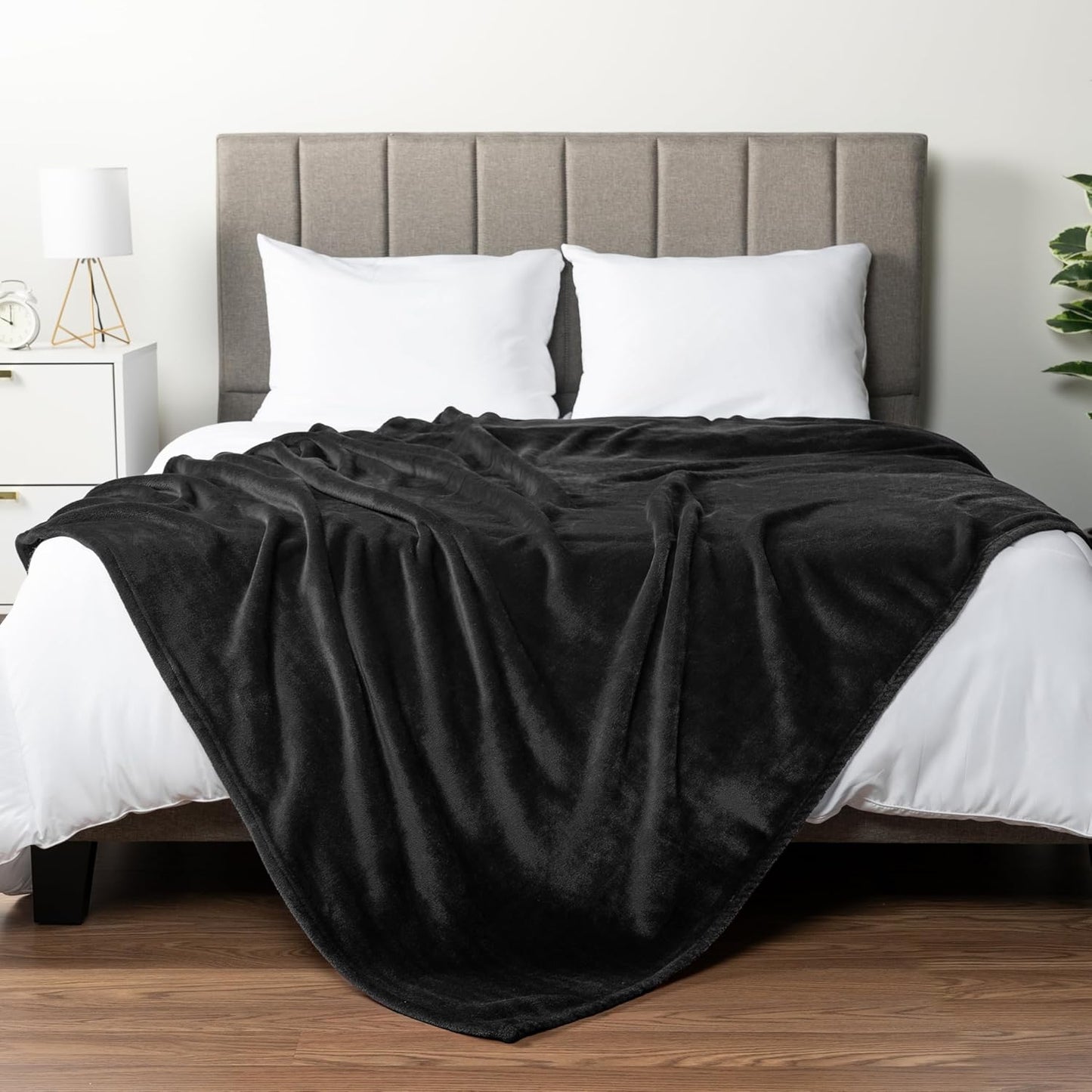 Black Fleece Throw Blanket for Couch Twin Size, Super Soft Fuzzy Flannel Throw for Sofa, Luxury Plush Microfiber Blanket Twin Bed, Home Decorative Velvet Gift Blanket, 60X80